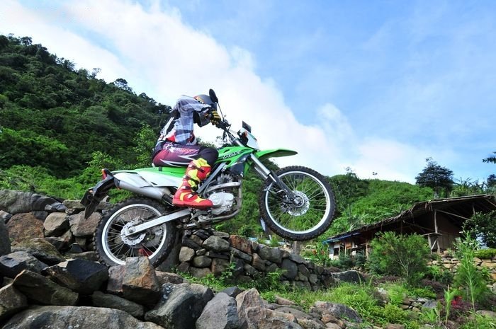 Cara Simpel Bikin KLX 150 Lebih Tangguh Saat Lewat Lumpur dan Air